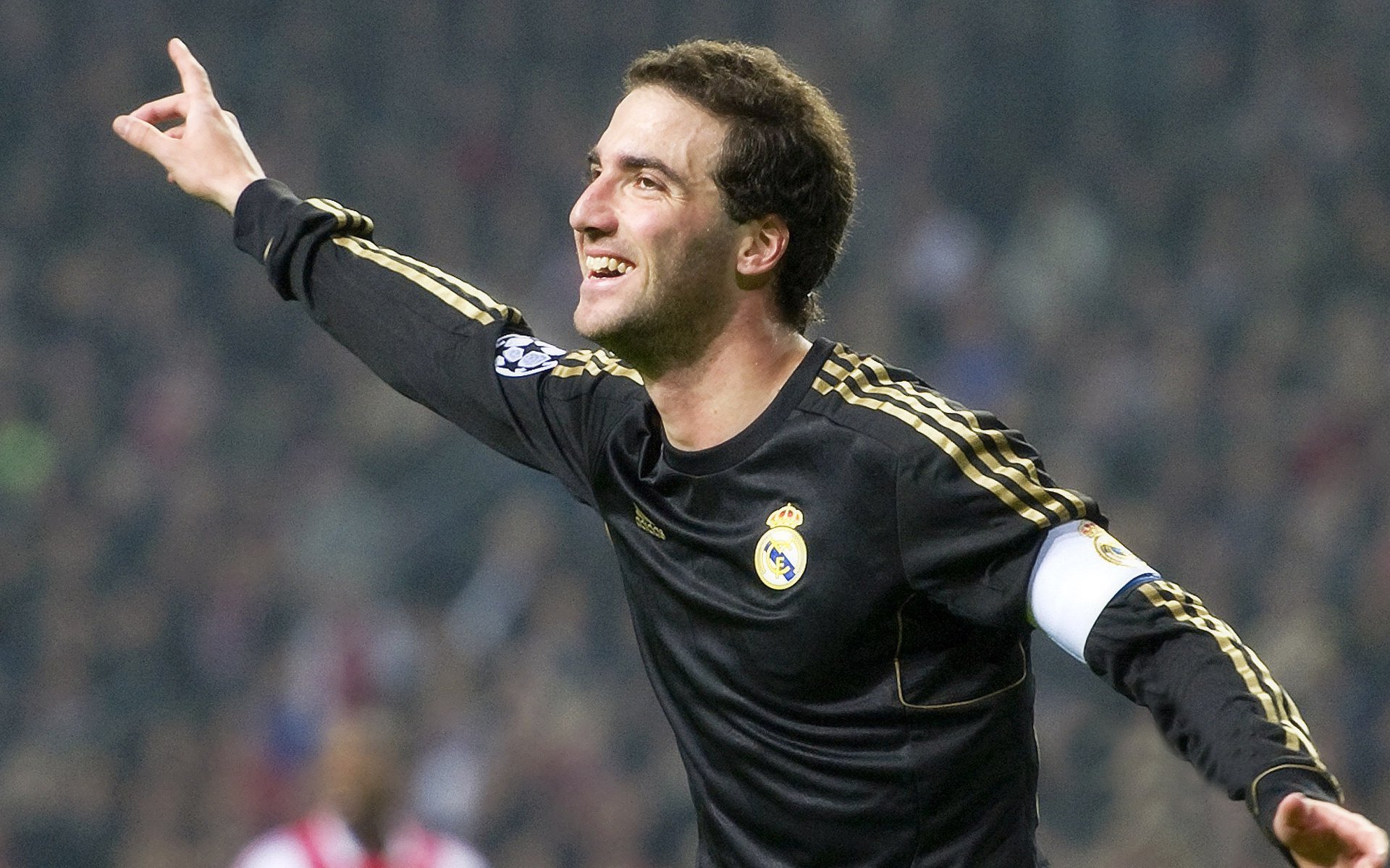 电竞解说的风格:专业分析与幽默风趣,关于电竞解说的介绍